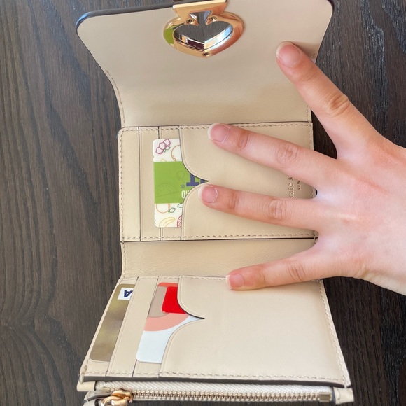 Kate Spade twist lock wallet. - Picture 3 of 3